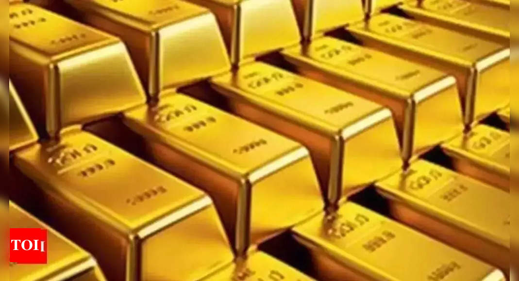 Gold jumps Rs 500 to scale record high of Rs 65,650 per 10 grams - Times of India