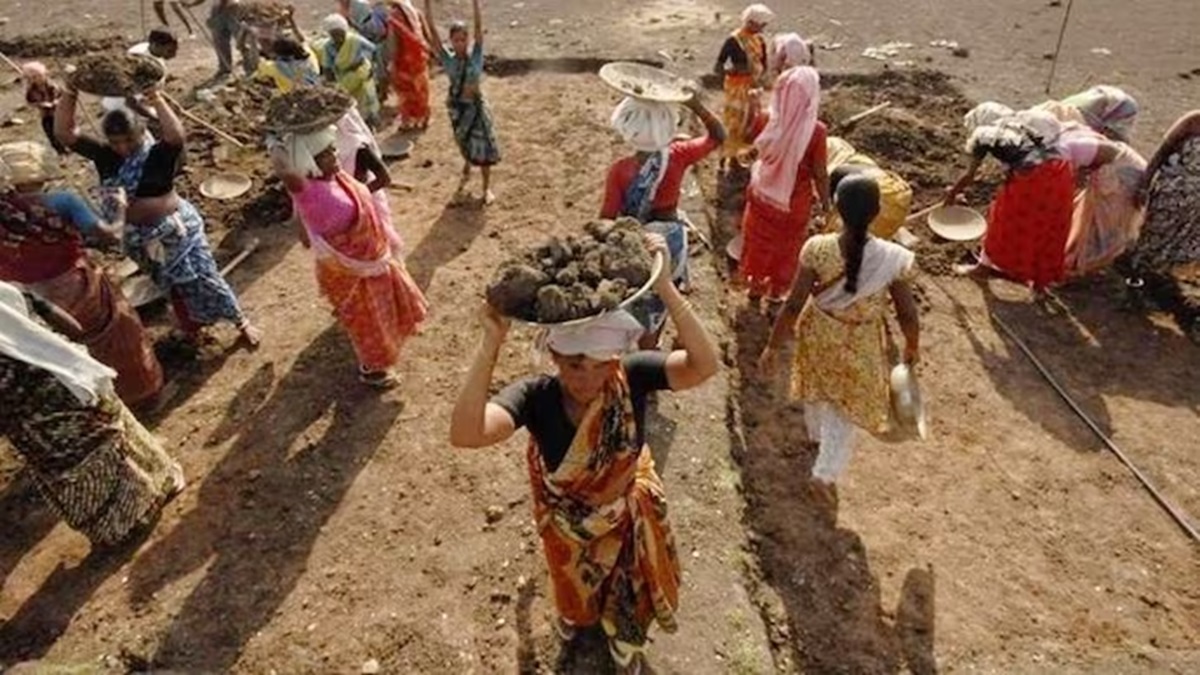 MGNREGA wages: Now you will get more wages in MNREGA, notification issued, see list here - India TV Hindi