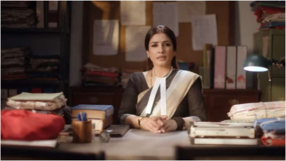 Raveena Tandon's powerful style seen in the role of a lawyer in the teaser of 'Patna Shukla' - India TV Hindi