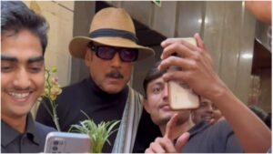 Jackie Shroff was joking with fans taking selfies, but because of this he got trolled - India TV Hindi