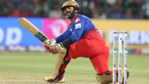 VIDEO: Dinesh Karthik hits the longest SIX of IPL 2024, you too will be surprised to see the shot - India TV Hindi